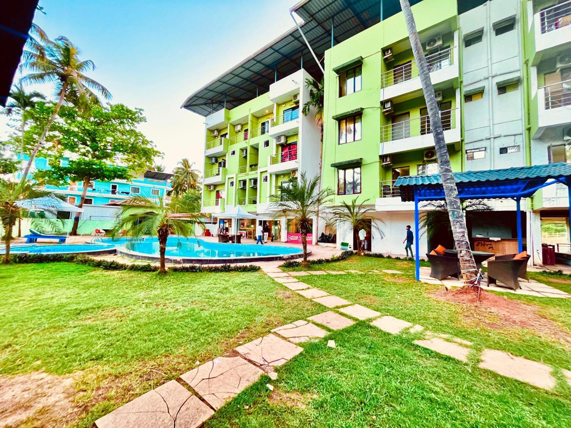 Summer Beach Resort, Goa - #Near Baga Beach #Swimming Pool #Garden #Bar #Lift #Premium Rooms #Property Of The Year #70565-84665 Калангут Экстерьер фото