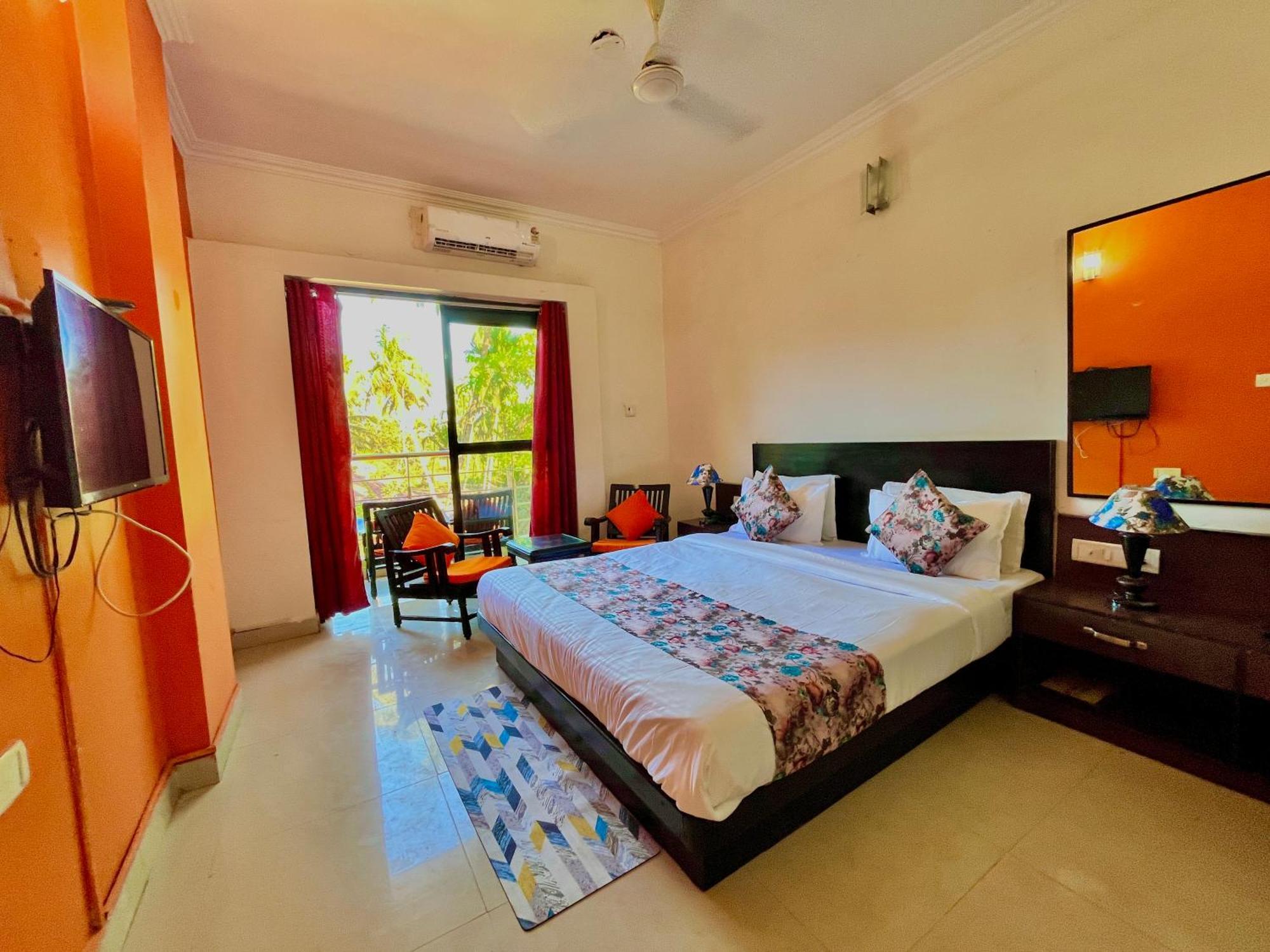 Summer Beach Resort, Goa - #Near Baga Beach #Swimming Pool #Garden #Bar #Lift #Premium Rooms #Property Of The Year #70565-84665 Калангут Экстерьер фото