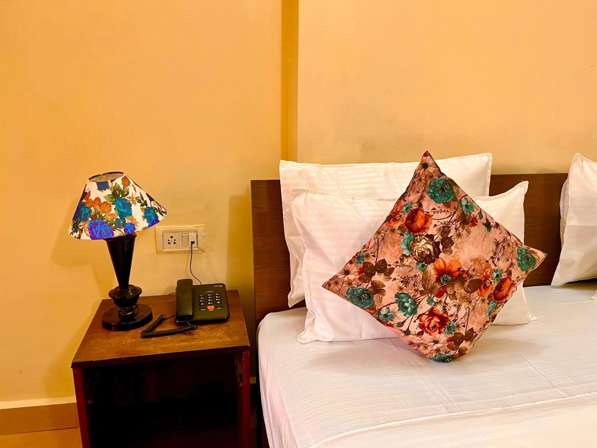 Summer Beach Resort, Goa - #Near Baga Beach #Swimming Pool #Garden #Bar #Lift #Premium Rooms #Property Of The Year #70565-84665 Калангут Экстерьер фото