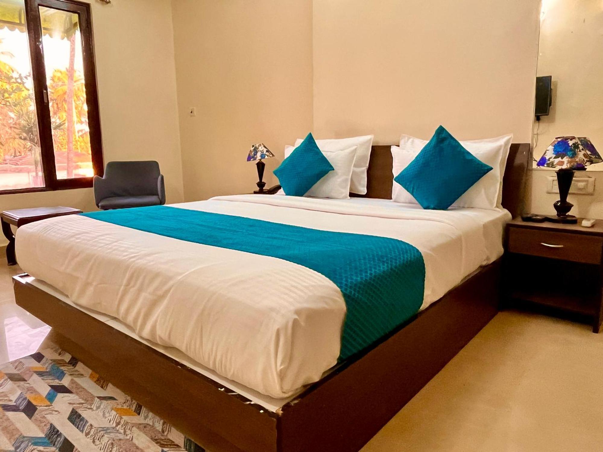 Summer Beach Resort, Goa - #Near Baga Beach #Swimming Pool #Garden #Bar #Lift #Premium Rooms #Property Of The Year #70565-84665 Калангут Экстерьер фото