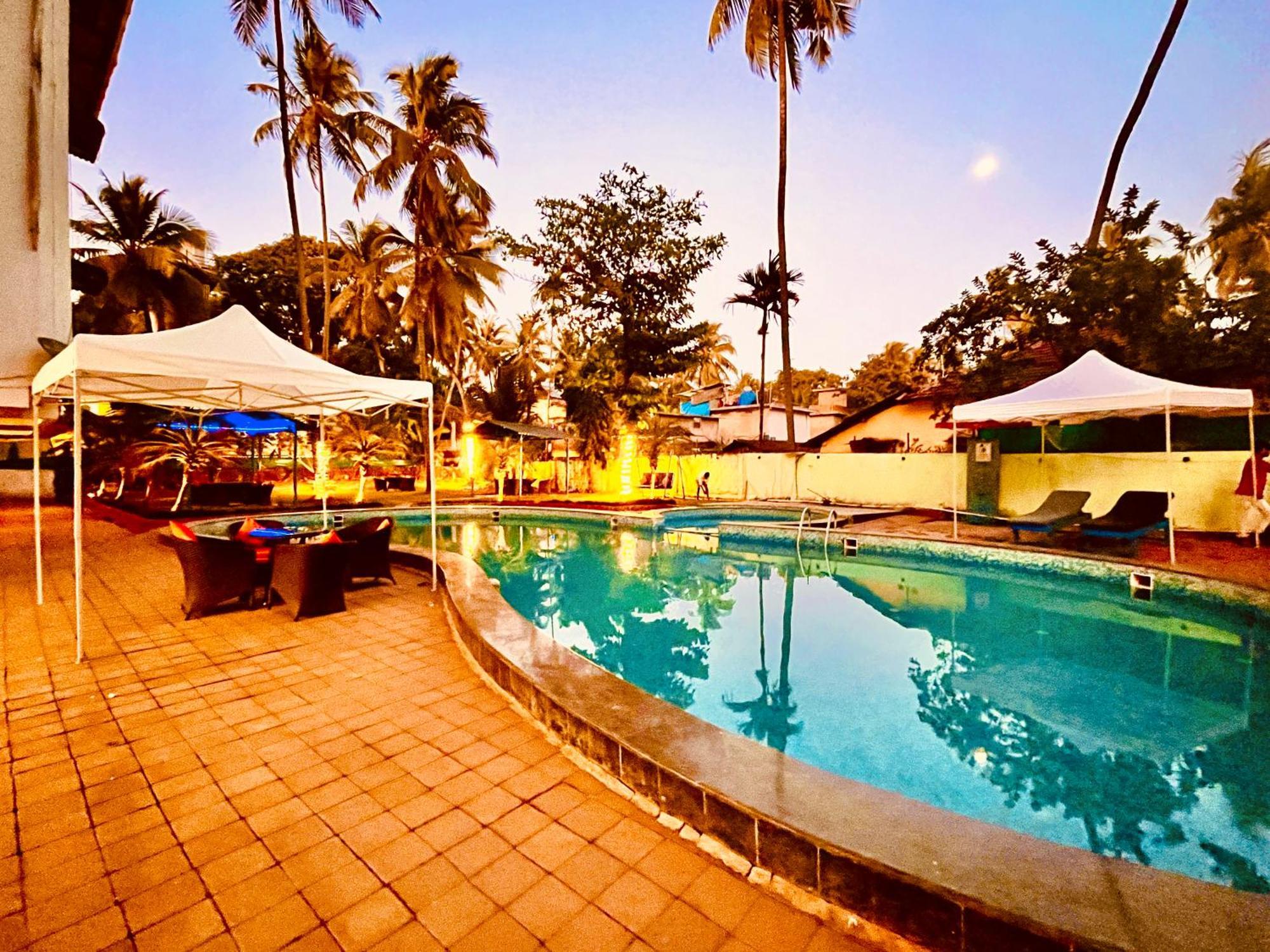 Summer Beach Resort, Goa - #Near Baga Beach #Swimming Pool #Garden #Bar #Lift #Premium Rooms #Property Of The Year #70565-84665 Калангут Экстерьер фото