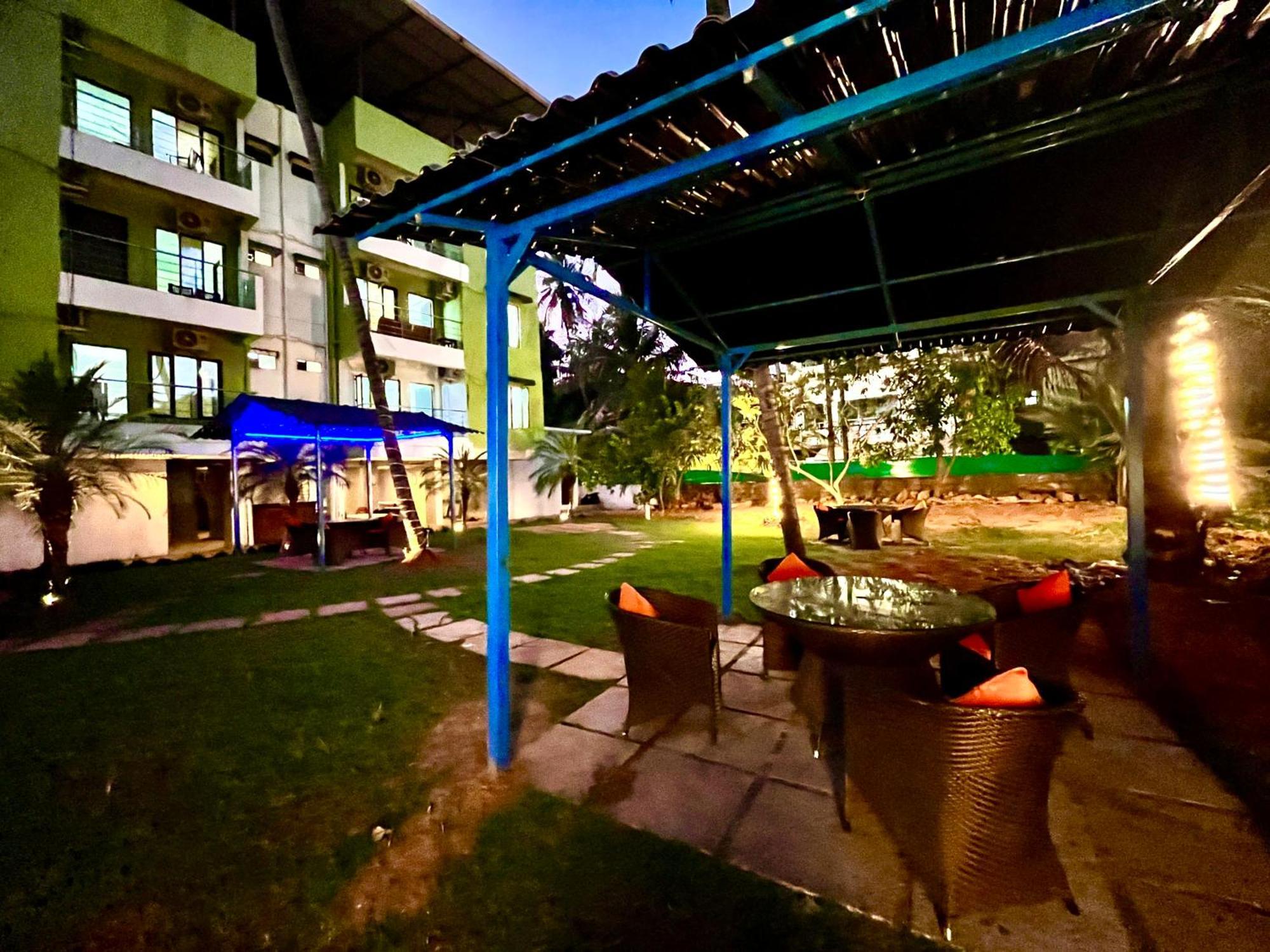 Summer Beach Resort, Goa - #Near Baga Beach #Swimming Pool #Garden #Bar #Lift #Premium Rooms #Property Of The Year #70565-84665 Калангут Экстерьер фото
