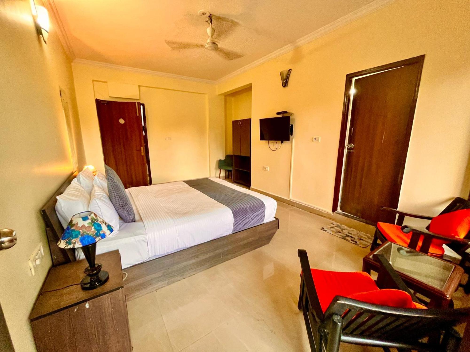 Summer Beach Resort, Goa - #Near Baga Beach #Swimming Pool #Garden #Bar #Lift #Premium Rooms #Property Of The Year #70565-84665 Калангут Экстерьер фото