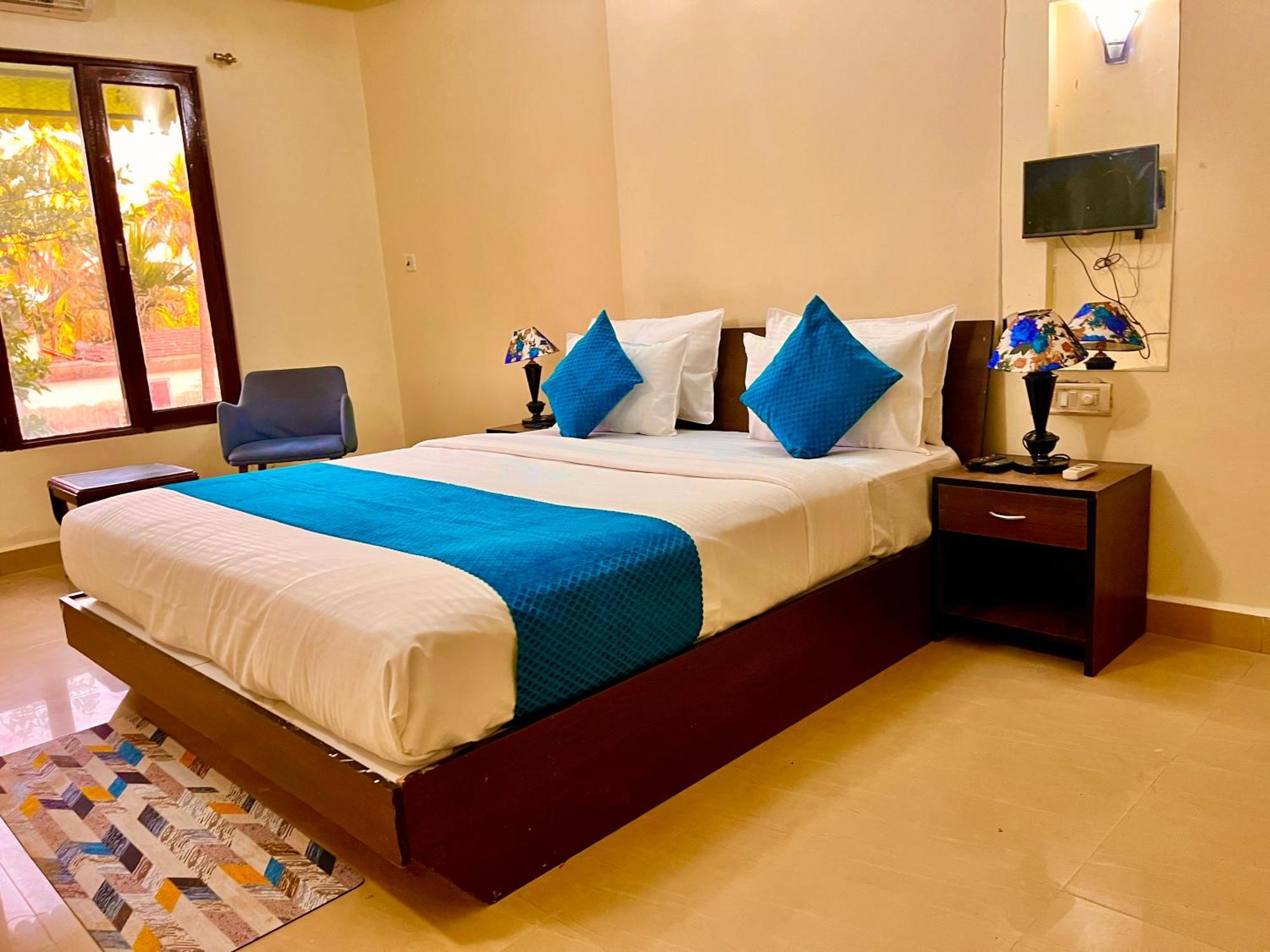 Summer Beach Resort, Goa - #Near Baga Beach #Swimming Pool #Garden #Bar #Lift #Premium Rooms #Property Of The Year #70565-84665 Калангут Экстерьер фото